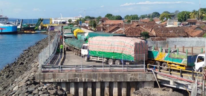 Pelabuhan Macet Lagi, Daripada Celaka Lebih Baik Selamat