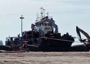 Kapal Bantu Rusak, Pengerukan Pelabuhan Bengkulu Terganggu