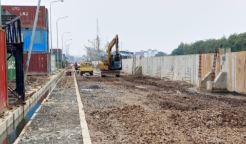 Operasional Pelabuhan Sunda Kelapa Aman, Pembangunan Tanggul Rampung
