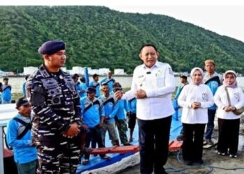Masyarakat Antusias Sambut Kapal Taksi Bantuan Pemerintah