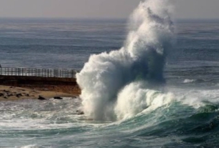 Waspadalah, Gelombang Tinggi & Cuaca Ekstrim Ancam Perairan Indonesia