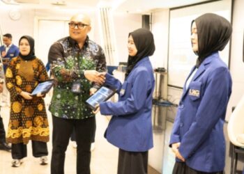 Lima Mahasiswa Berprestasi Dapat Beasiswa Dari IDSurvey & UAG