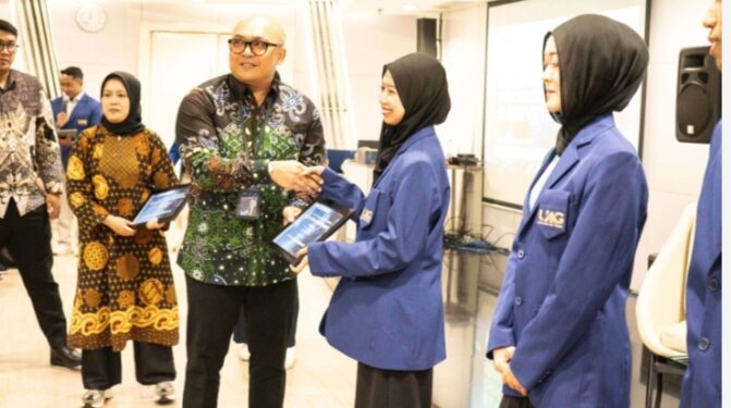 Lima Mahasiswa Berprestasi Dapat Beasiswa Dari IDSurvey & UAG