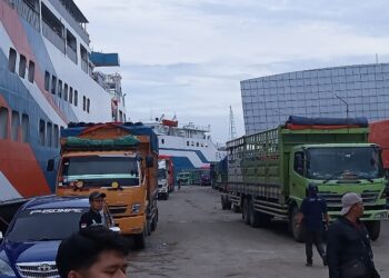 Saat Nataru, Pelabuhan Semayang Ramai Penumpang dan Barang