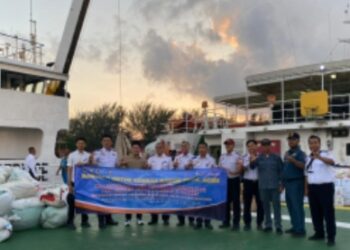 KN Antares Salurkan Bantuan & Evakuasi Korban Banjir Aceh