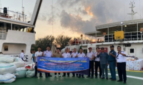 KN Antares Salurkan Bantuan & Evakuasi Korban Banjir Aceh