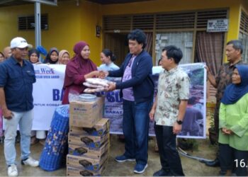 Komunitas Ocean Week Salurkan Bantuan ke Masyarakat Terdampak Banjir Bandang di Sumbar