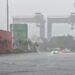 Tanjung Priok Dikepung Banjir, Kegiatan Bongkar Muat di Pelabuhan Tak Berhenti