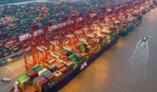 Shanghai Tangani 55 Juta TEUs, Singapura 44,66 Juta TEUs