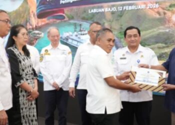 Kampanye Keselamatan Pelayaran di Labuan Bajo, Serahkan 1.072 Pas Kecil dan 753 Unit Life Jacket
