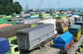 Polisi Sosialisasikan Aturan Pembatasan Truk Barang di Merak & Ciwandan Selama Lebaran