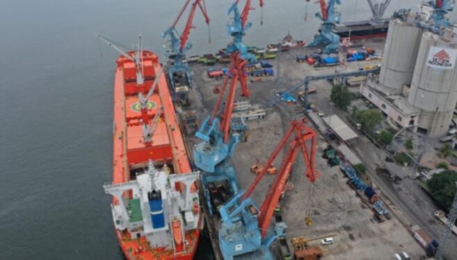 PTP Nonpetikemas Priok Bongkar 36.984 Ton Steel Slab