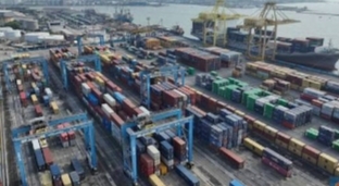 Tanjung Emas Makin Padat, Antrean Kapal Mulai Berkurang