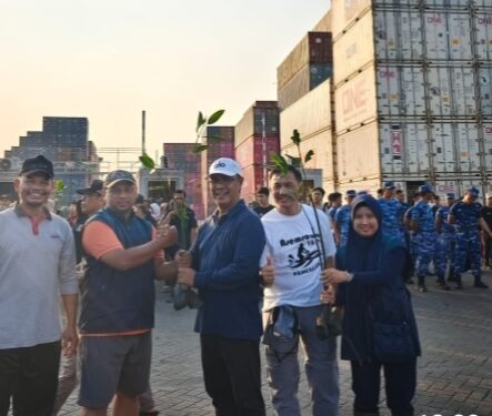 TPS Tanam 3 Ribu Mangrove, Kali Ini di Sontoh Laut Surabaya