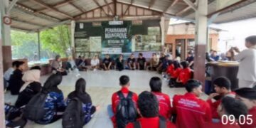 TPS Tanam Mangrove di Pesisir Gresik