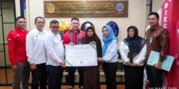 Kemenhub Fasilitasi Penyerahan Asuransi Pelaut Kapal Sinbangjuho 2022