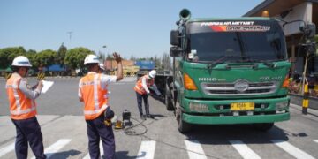 Target 100 Truk Petikemas, PTP dan Pelindo Regional 3 Uji Emisi di TTL dan TPS
