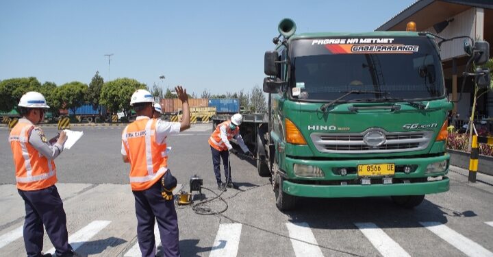 Target 100 Truk Petikemas, PTP dan Pelindo Regional 3 Uji Emisi di TTL dan TPS
