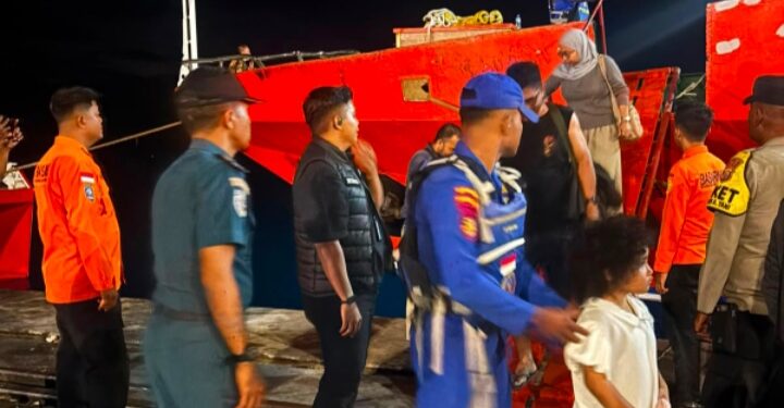 KM Bunda Maria Kandas, Seluruh Penumpang Berhasil Dievakuasi