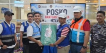 Pelindo Group dan KSOP Tanjung Perak Salurkan Bantuan Gempa NTT