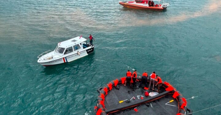 Hadapi Situasi Darurat, KSOP Ambon Gelar Top Drill di Kapal Penumpang