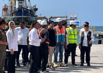 Wapres Gibran Tinjau Pelabuhan Maumere, Operasional Tetap Jalan