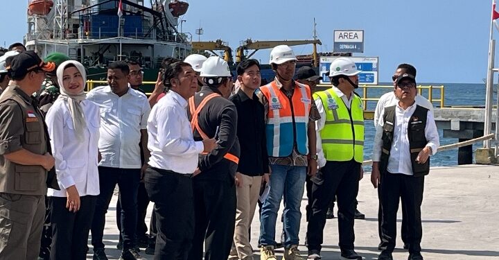 Wapres Gibran Tinjau Pelabuhan Maumere, Operasional Tetap Jalan