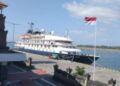 Kapal Island Sky Awali Musim Cruise di Pelabuhan Benoa