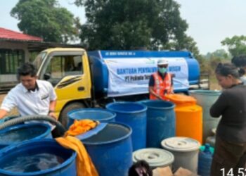 Akibat Kabut Asap, Pelindo Salurkan 70 Tangki Air Bersih dan Masker ke Warga Kalimantan