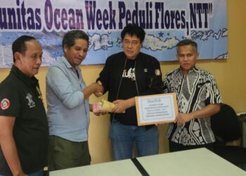 Komunitas Ocean Week Salurkan Bantuan Korban Gempa NTT
