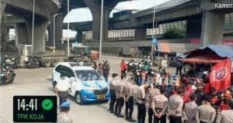 Meski Ada Unjuk Rasa, Operasional & Layanan di TPK Koja Normal
