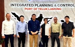 Mendukung Konektivitas Logistik Indonesia Timur, Terminal Teluk Lamong Berkolaborasi Dengan OOCL