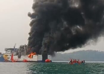 Semua Penumpang & Crew Kapal Batumandi Yang Terbakar di Merak Berhasil Dievakuasi